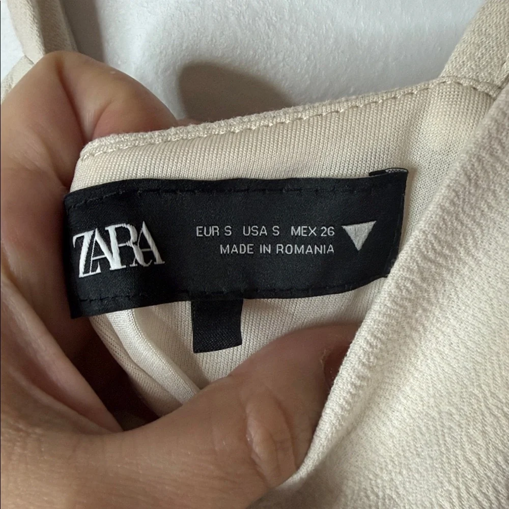 Zara Elegant Cream Maxi Dress with Adjustable Straps - Picture 2 of 5